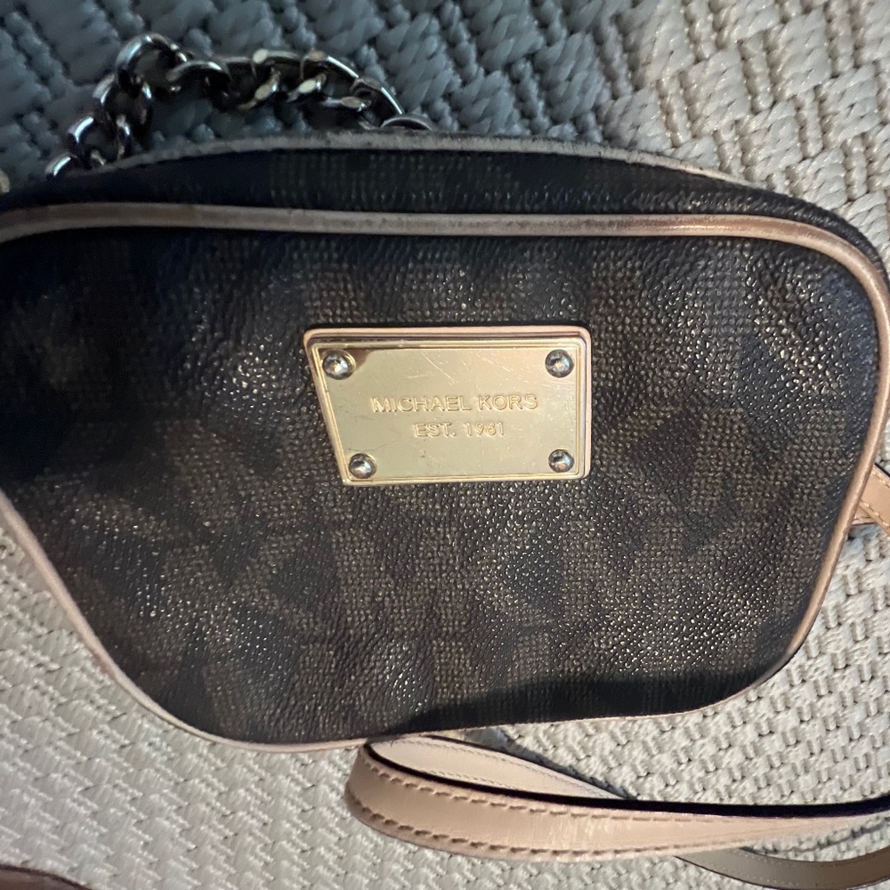 Michael Kors Jet Set Monogram Crossbody Bag Gold Logo Plate & Chain